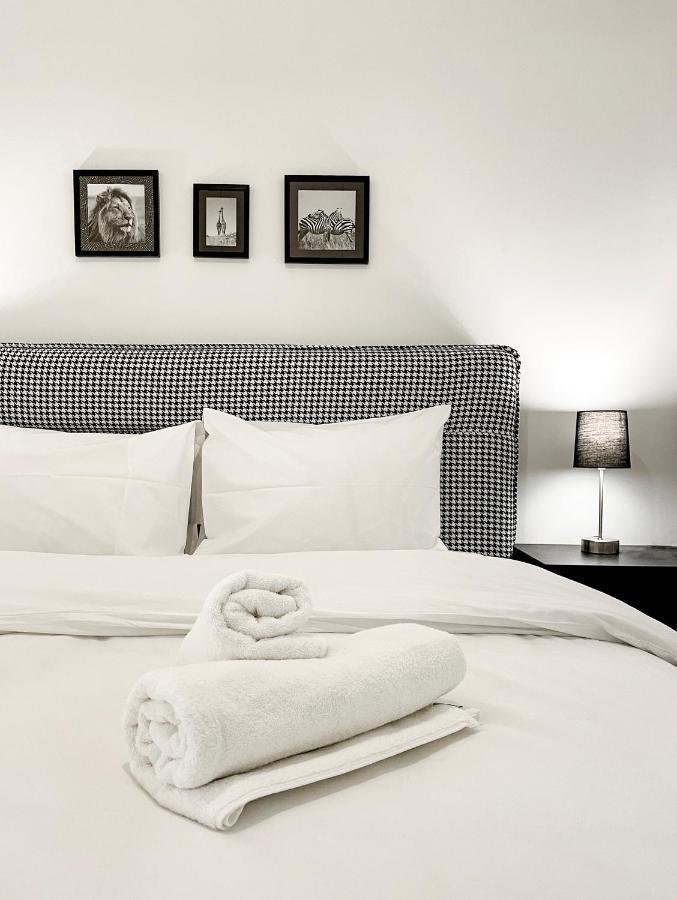 Soho Modern 55Sqm Studio With Secret Garden Apartment เอเธนส์ ภายนอก รูปภาพ